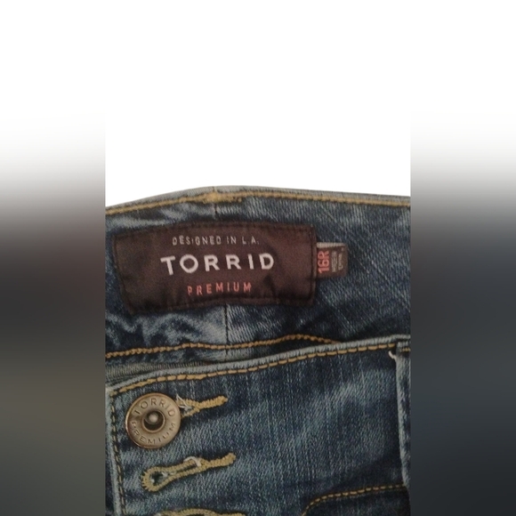 Torrid Premium Jeggings Distressed Jeans Denim Stretchy Plus Size 16 R - Picture 2 of 5